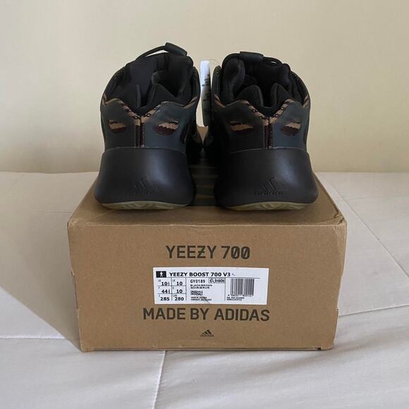 Yeezy Adidas 700 V3 clay brown - size 10.5 M / 12 W US / 43.5 EU - Picture 5 of 8